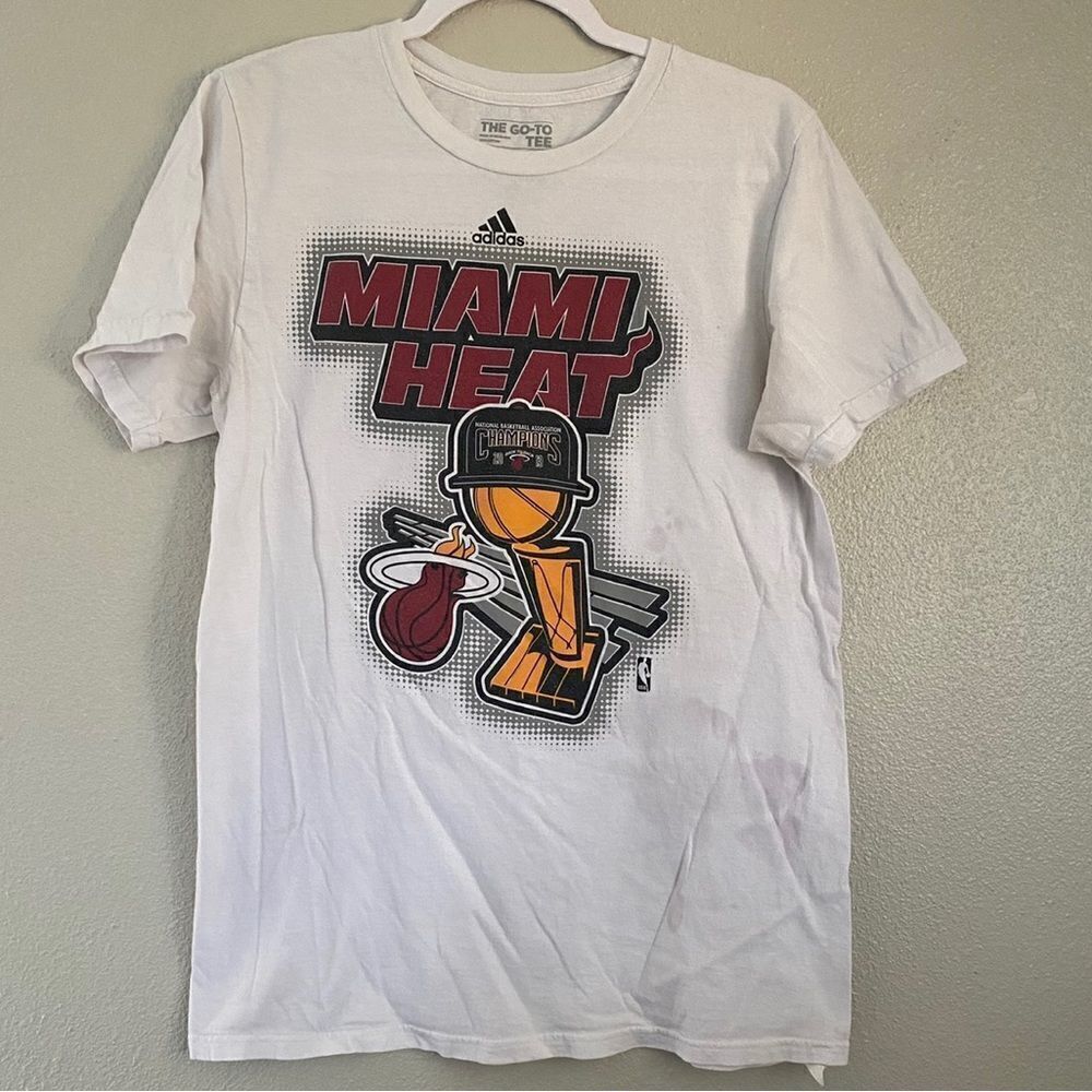adidas men’s medium Miami Heat champion white t shirt vintage